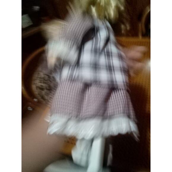 Vtg Cathay Collection Porcelain Boy & Girl Dolls Kissing W/ Stands Maroon Plaid - Picture 11 of 14